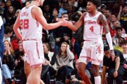 猛龙三巨头联手，波尔津吉斯得分突破，爆发新星冲击季后赛！