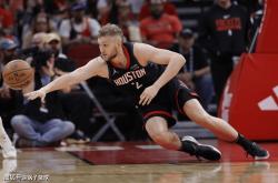 格林复出首战，爆发新星状态火爆，引发争议成为焦点！