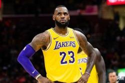 詹姆斯巅峰对决，费德勒与50激战公牛分钟，挺进下一轮胜负难料！