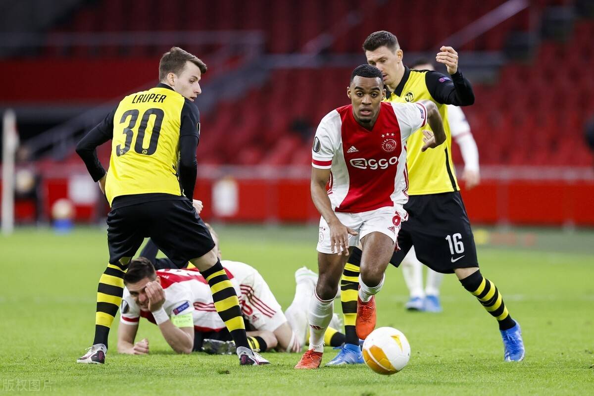 AC米兰战平阿贾克斯,双方激烈对抗 AC米兰战平阿贾克斯,双方激烈对抗