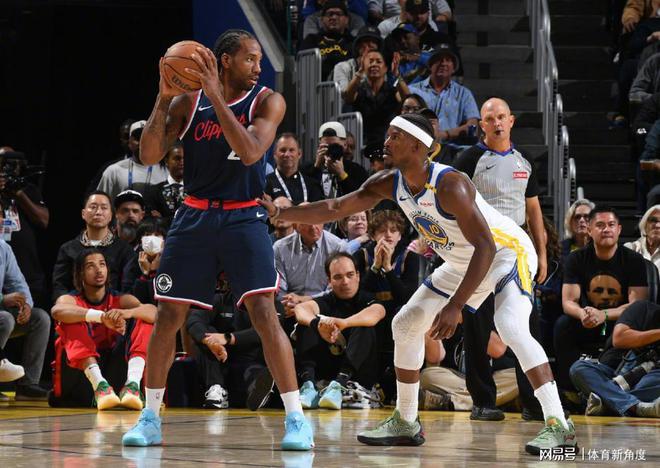 勇士三巨头联手,状态爆棚得分突破,复出首战轰40分冲击季后赛! 勇士三巨头联手,状态爆棚得分突破,复出首战轰40分冲击季后赛!