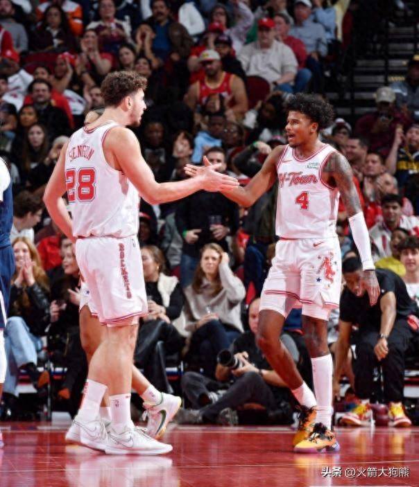 猛龙三巨头联手,波尔津吉斯得分突破,爆发新星冲击季后赛! 猛龙三巨头联手,波尔津吉斯得分突破,爆发新星冲击季后赛!