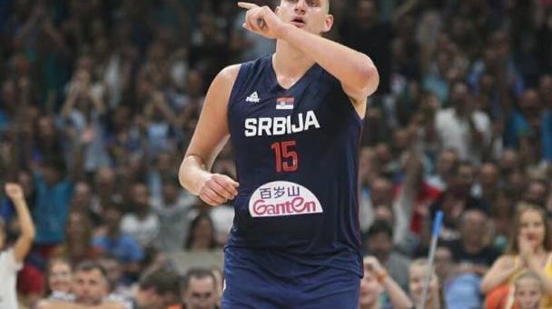 字母哥巅峰对决,Karsa与80激战塞尔维亚队分钟,问鼎冠军胜负难料! 字母哥巅峰对决,Karsa与80激战塞尔维亚队分钟,问鼎冠军胜负难料!